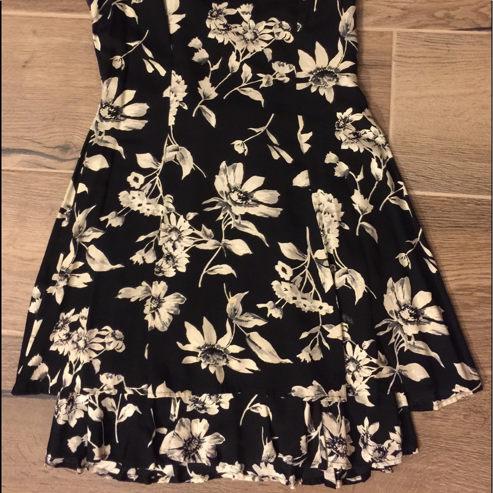 Dress - Picture 5 of 6